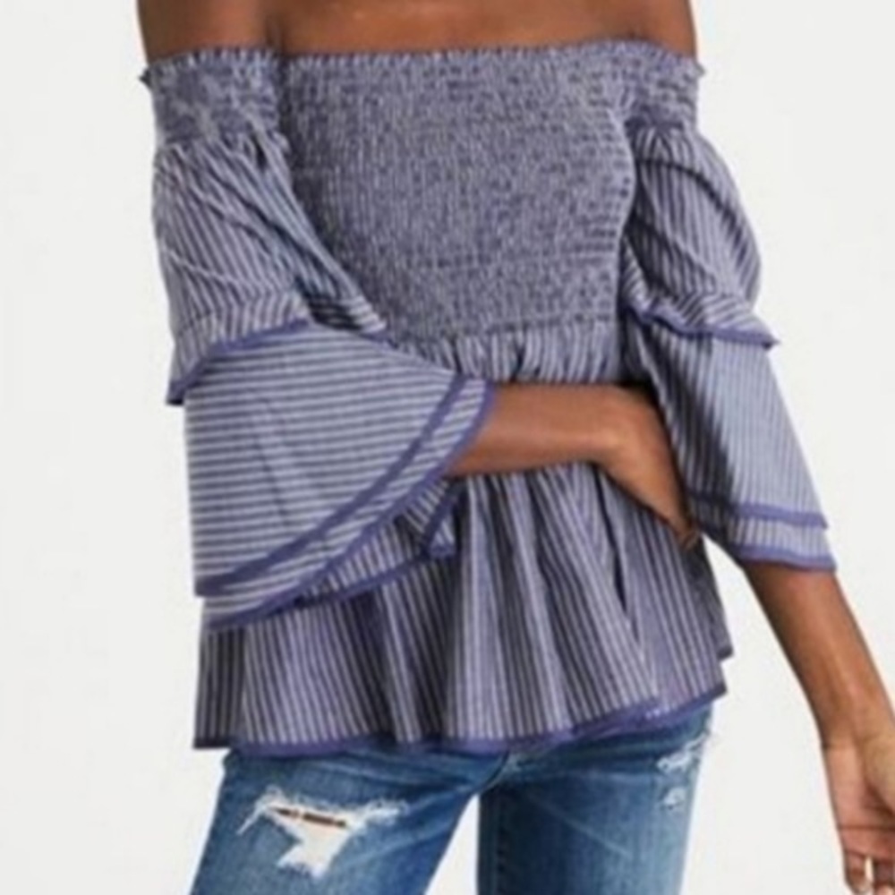 American Eagle Outfitters‎ smocked bell sleeve top size XS